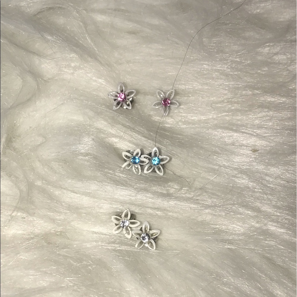 NWOT 3 Pairs White Flower Earrings